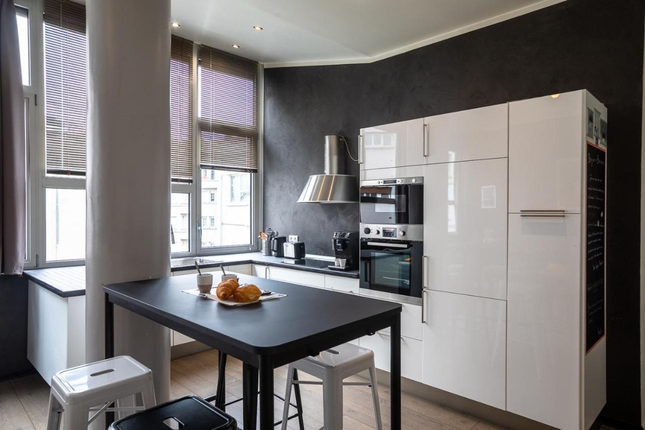 Le Loft Horloger Avec Parking Apartment เบอซองซง ภายนอก รูปภาพ