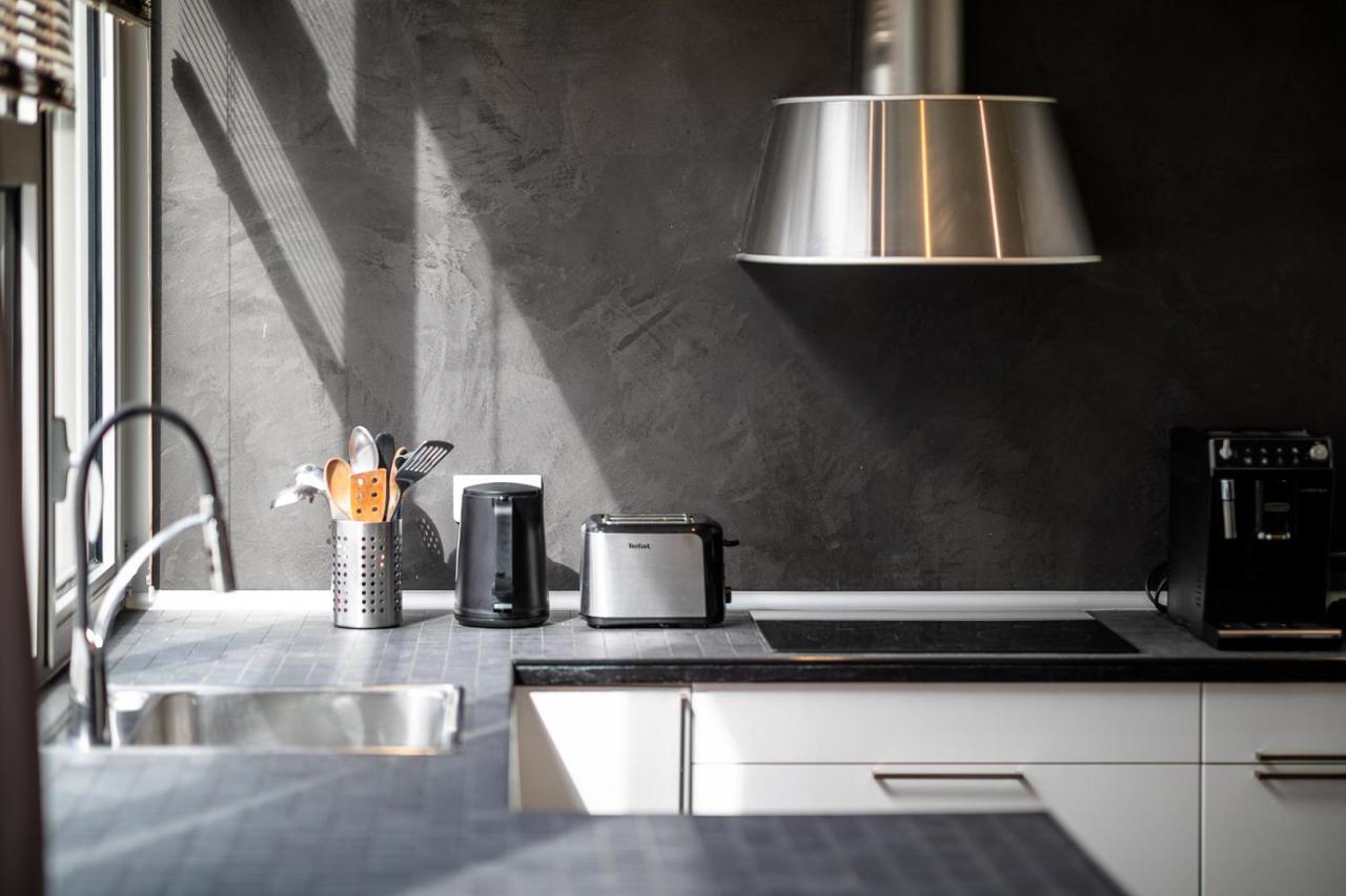Le Loft Horloger Avec Parking Apartment เบอซองซง ภายนอก รูปภาพ