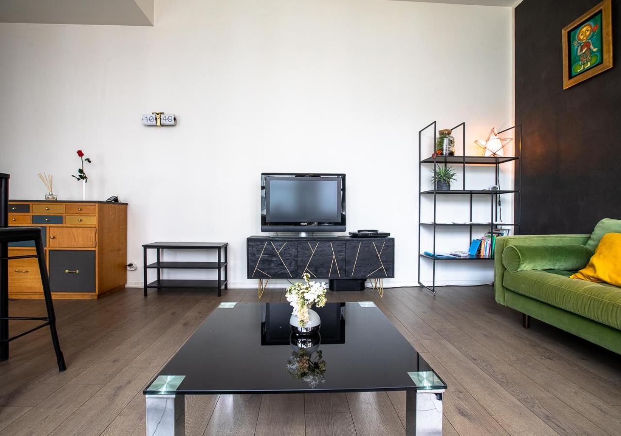 Le Loft Horloger Avec Parking Apartment เบอซองซง ภายนอก รูปภาพ