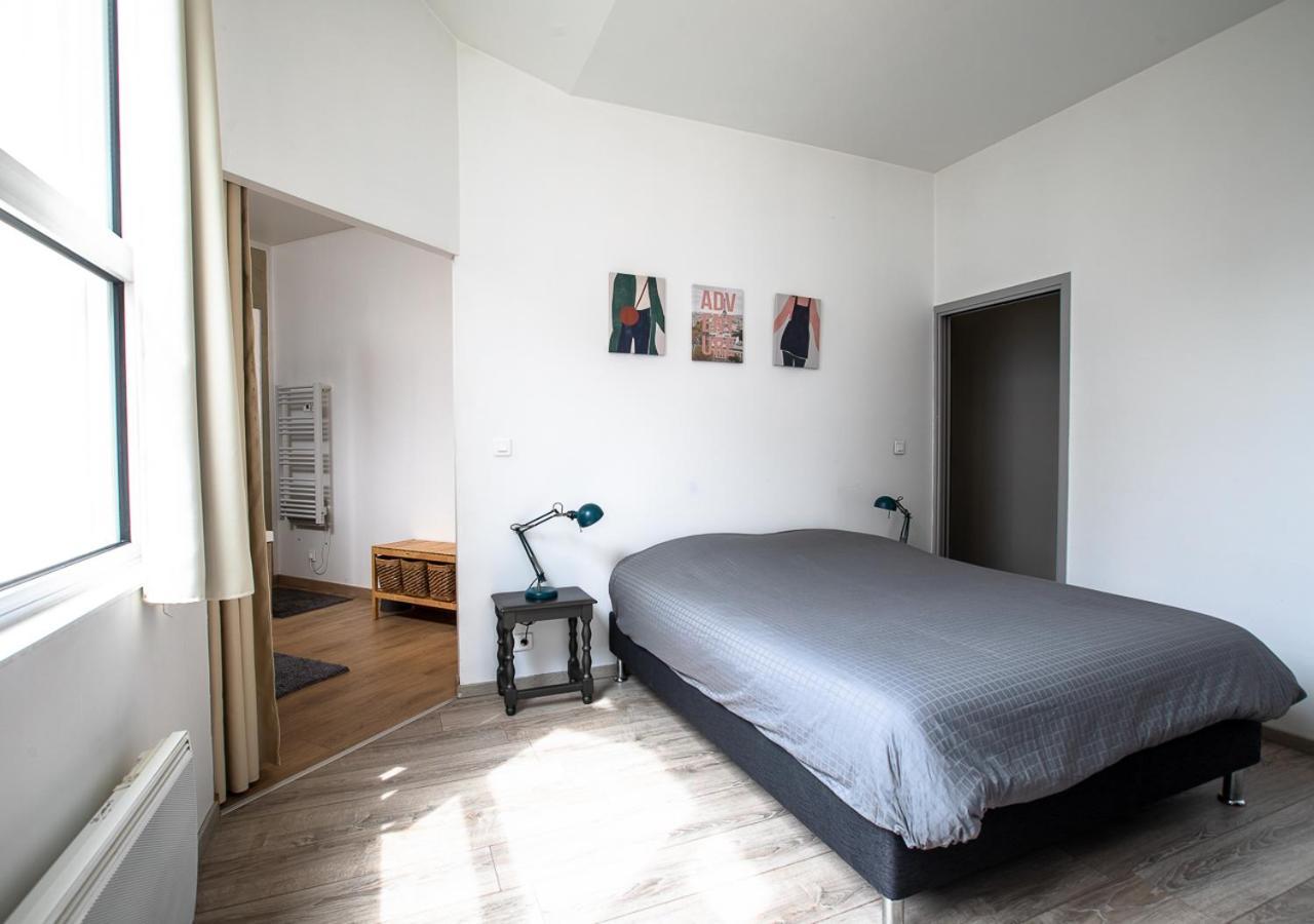 Le Loft Horloger Avec Parking Apartment เบอซองซง ภายนอก รูปภาพ