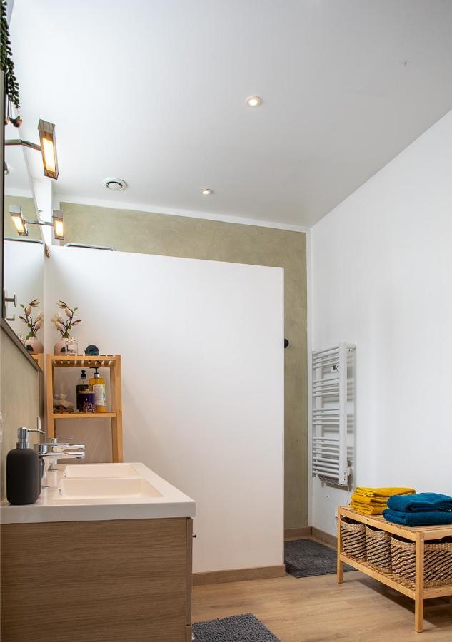 Le Loft Horloger Avec Parking Apartment เบอซองซง ภายนอก รูปภาพ