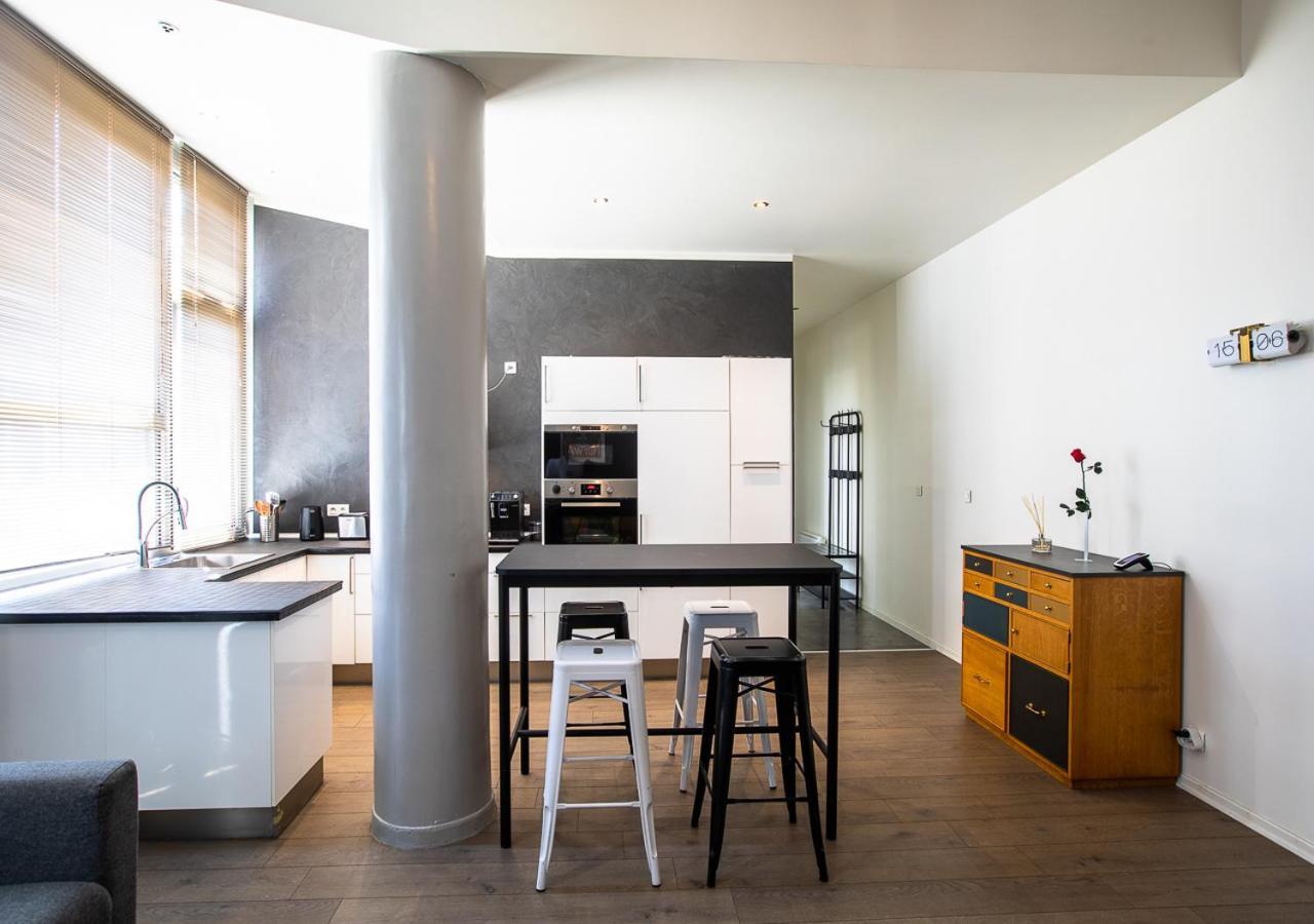 Le Loft Horloger Avec Parking Apartment เบอซองซง ภายนอก รูปภาพ